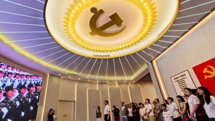 Статья Си Цзиньпина о революционных самопреобразованиях КПК будет опубликована в журнале "Цюши"