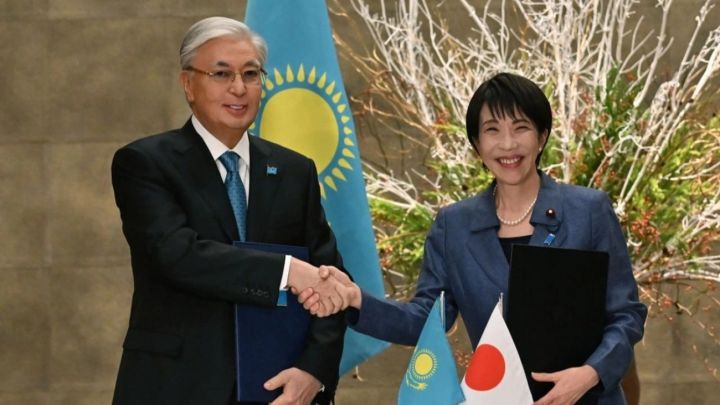 Президент Казахстана и Премьер-министр Японии подписали 14 документов
