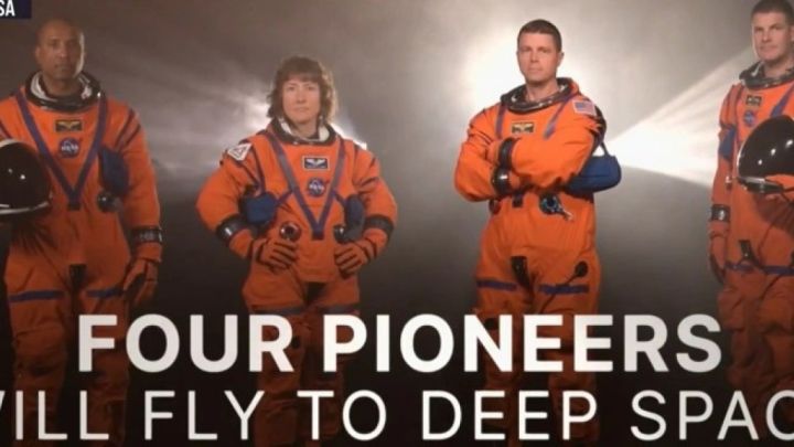 NASA готовит старт ракеты с астронавтами к Луне