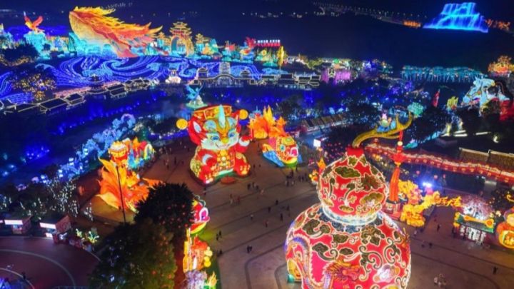 32-й Международный фестиваль фонарей в Цзыгуне посетило более миллиона человек