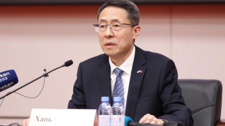 Посол Хань Чуньлинь провёл пресс-конференцию о  духе «двух сессий» Китая